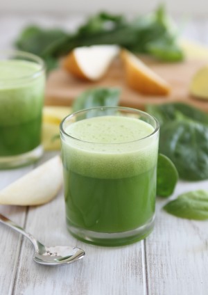 Pear Ginger Spinach Detox Juice in glass