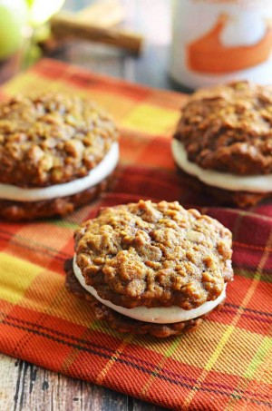 Pumpkin-Apple-Cider-Oatmeal-Cream-Pies